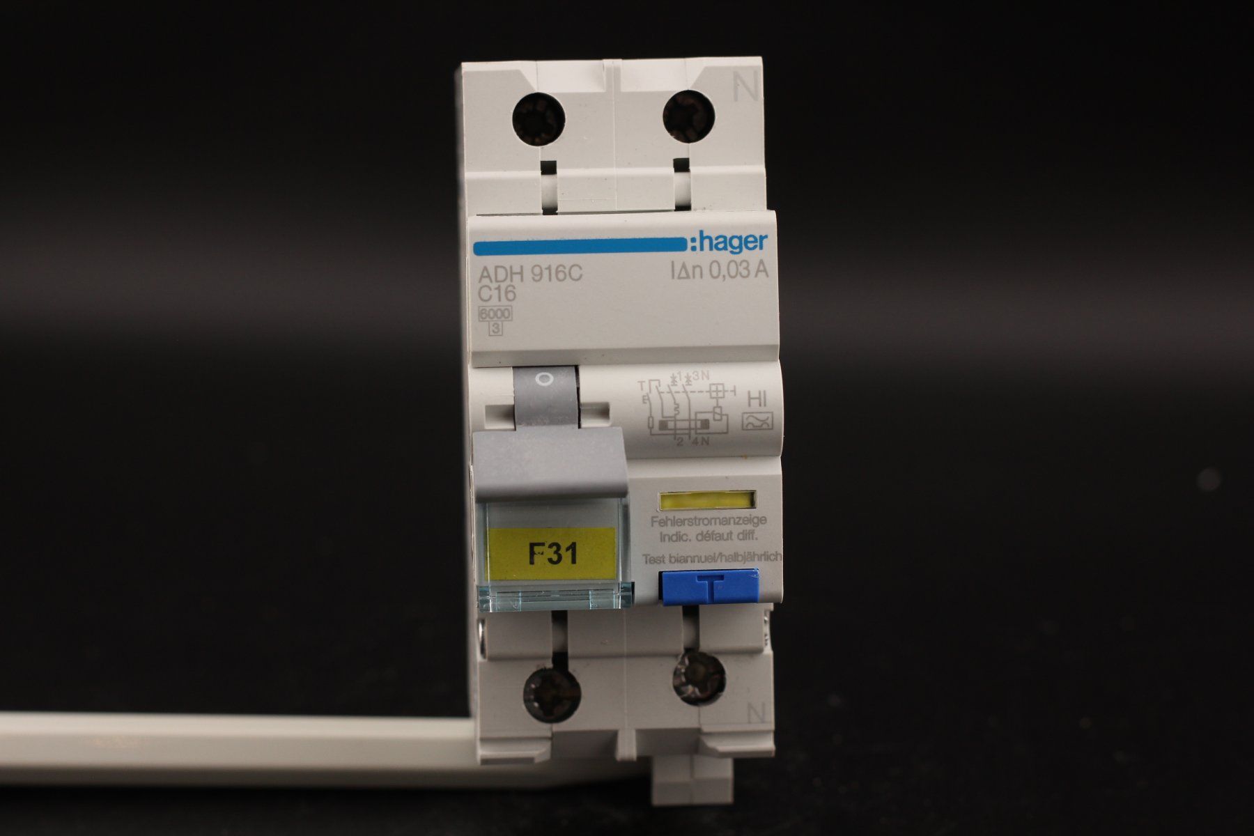 Hager Schalter: Hager ADH 916C C16 ADH916C 16A 30mA FI – Gebraucht aus Winterthur von Hint17