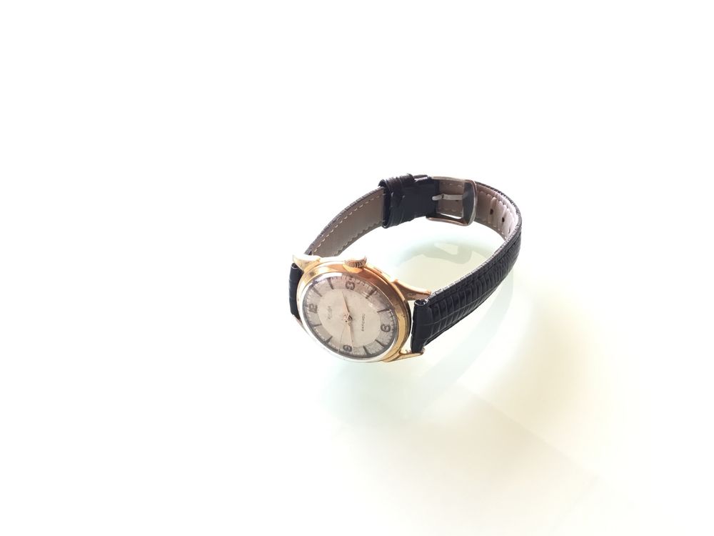 Montre-bracelet Vintage Bronova - Modèle Unique, Occasion