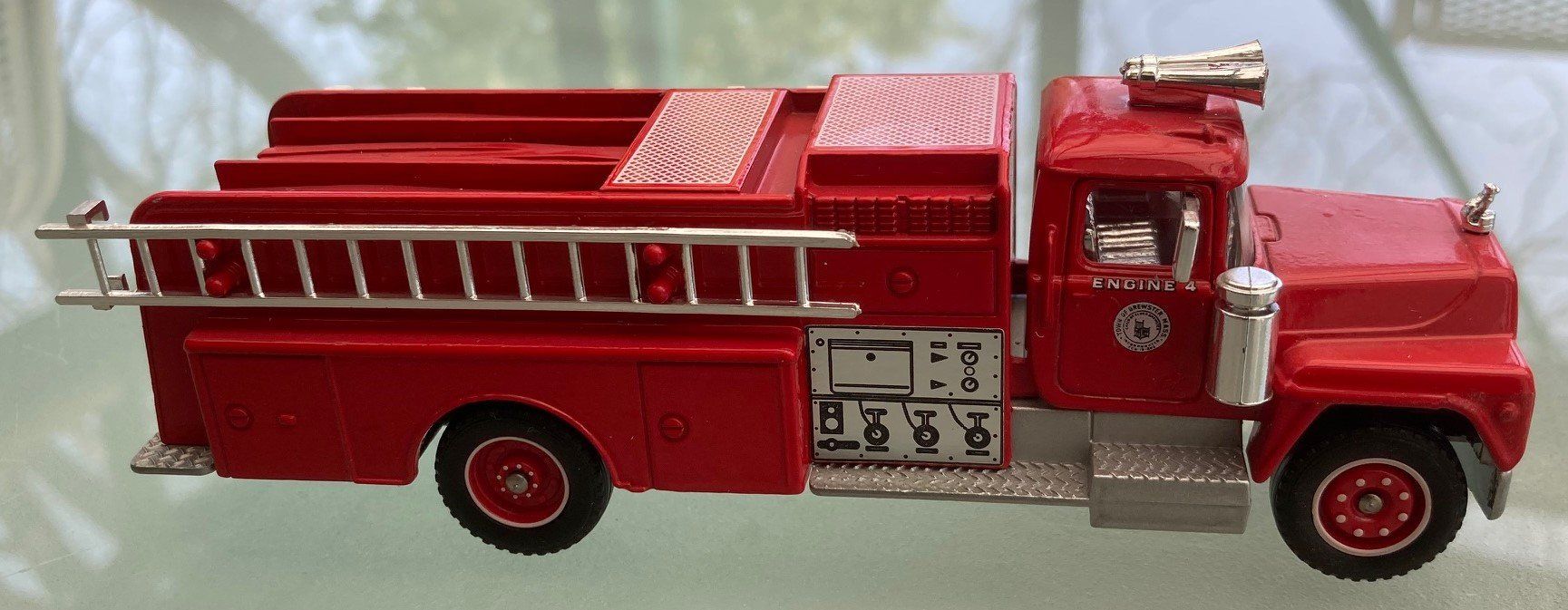 Solido Modellautos: Mack Feuerwehrauto Solido – Neu und originalverpackt aus Wolfhausen von signat 1