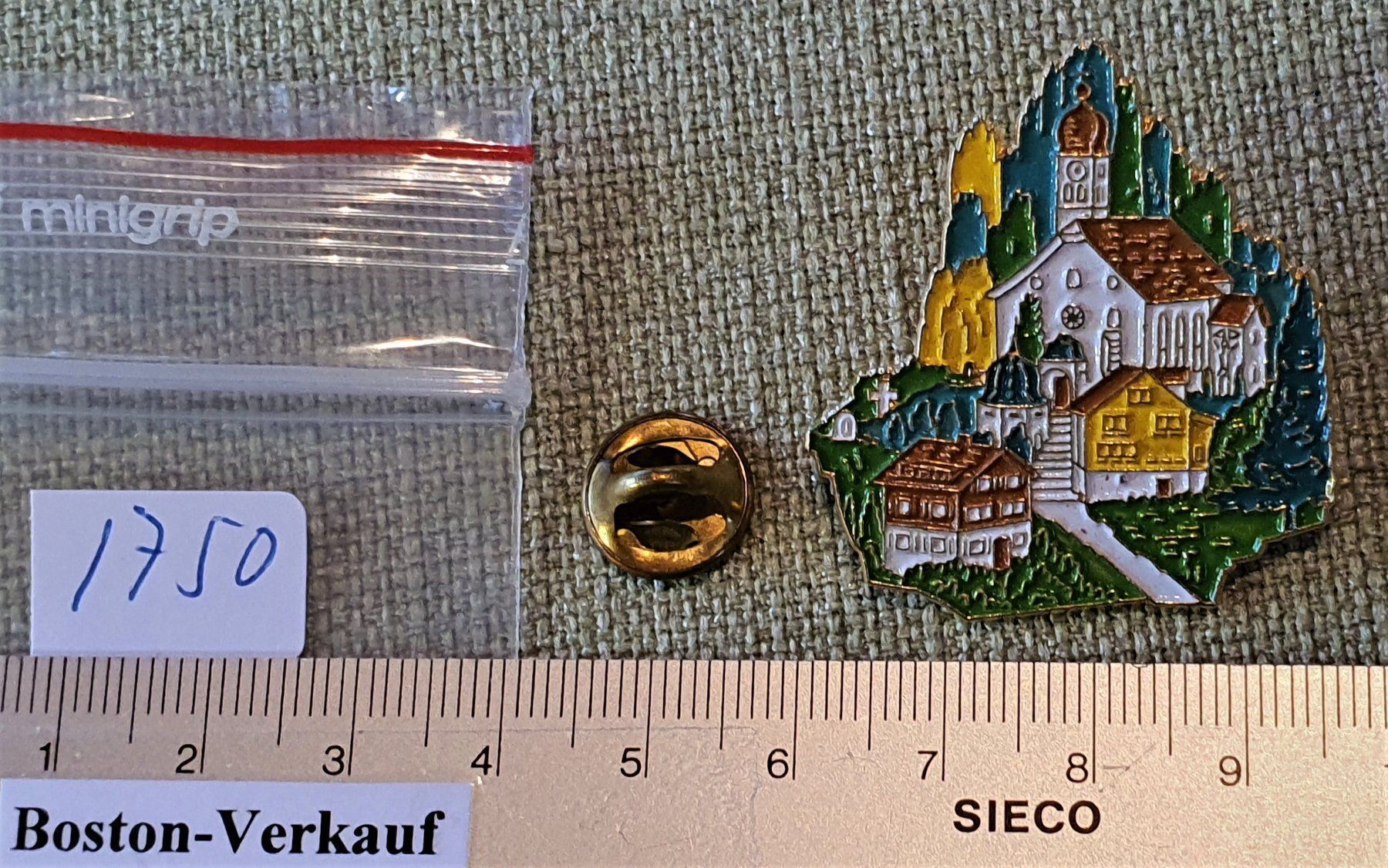 Broschen & Nadeln: I750 Kunst Pin Simone Erni - Kirche Dorf – Gebraucht aus Reinach BL von Boston-Verkauf 2