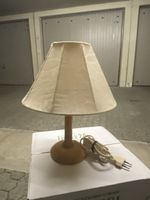 Holz Tischlampe mit Stoffschirm - Gemütliches Licht