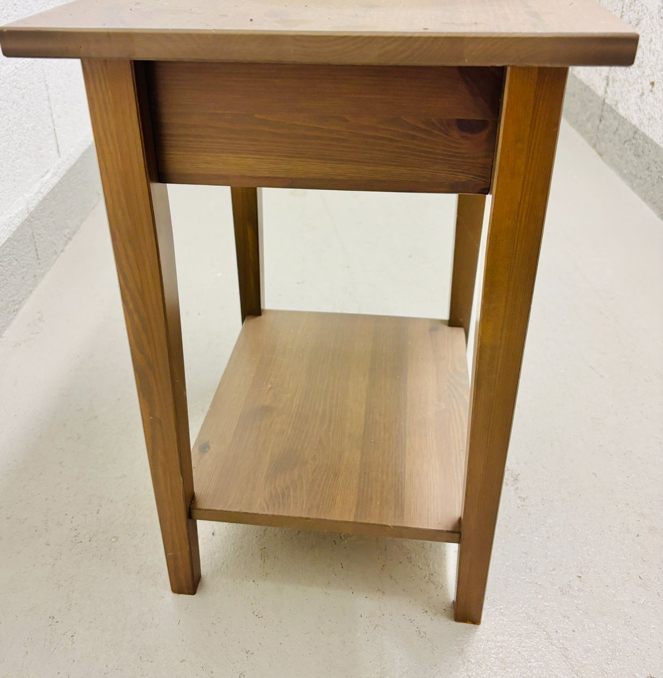 Ikea Comodini: Table de nuit Ikea Hemnes – Usato da Clarmont venduto da sil_59s9 2