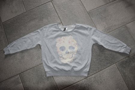 Damen Pulli gr. S H&M - Todenkopf