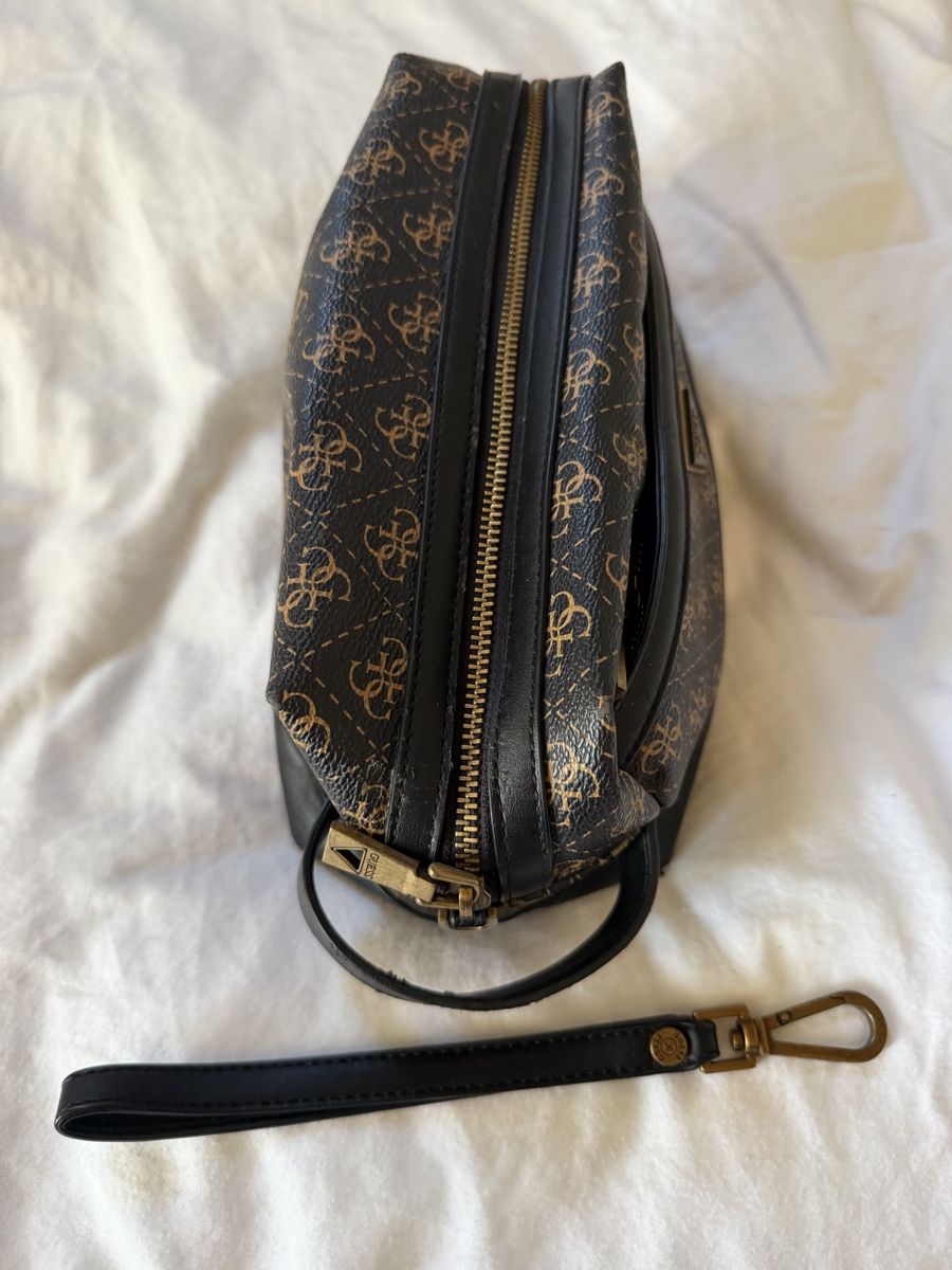 Guess Kosmetikkoffer: Guess Neccesaire Original – Neu (gemäss Beschreibung) aus Tennwil von Zaylaaa 2