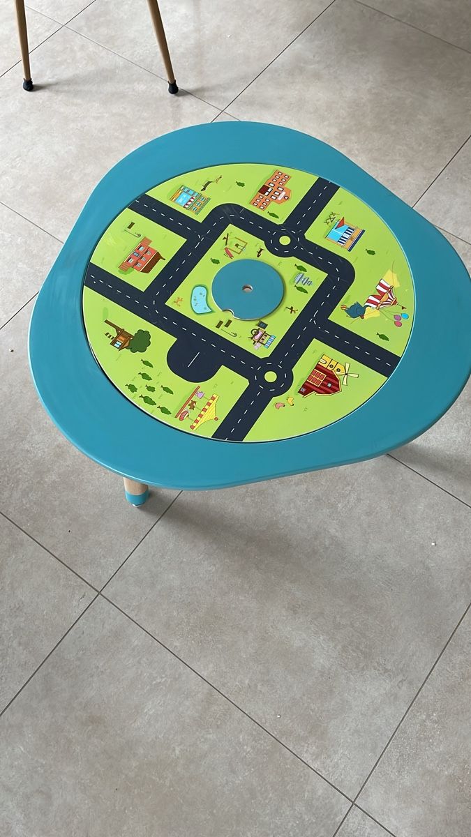 Jeux: Table de jeu mutable Stokke – D'occasion à Broc par jer_c8xf