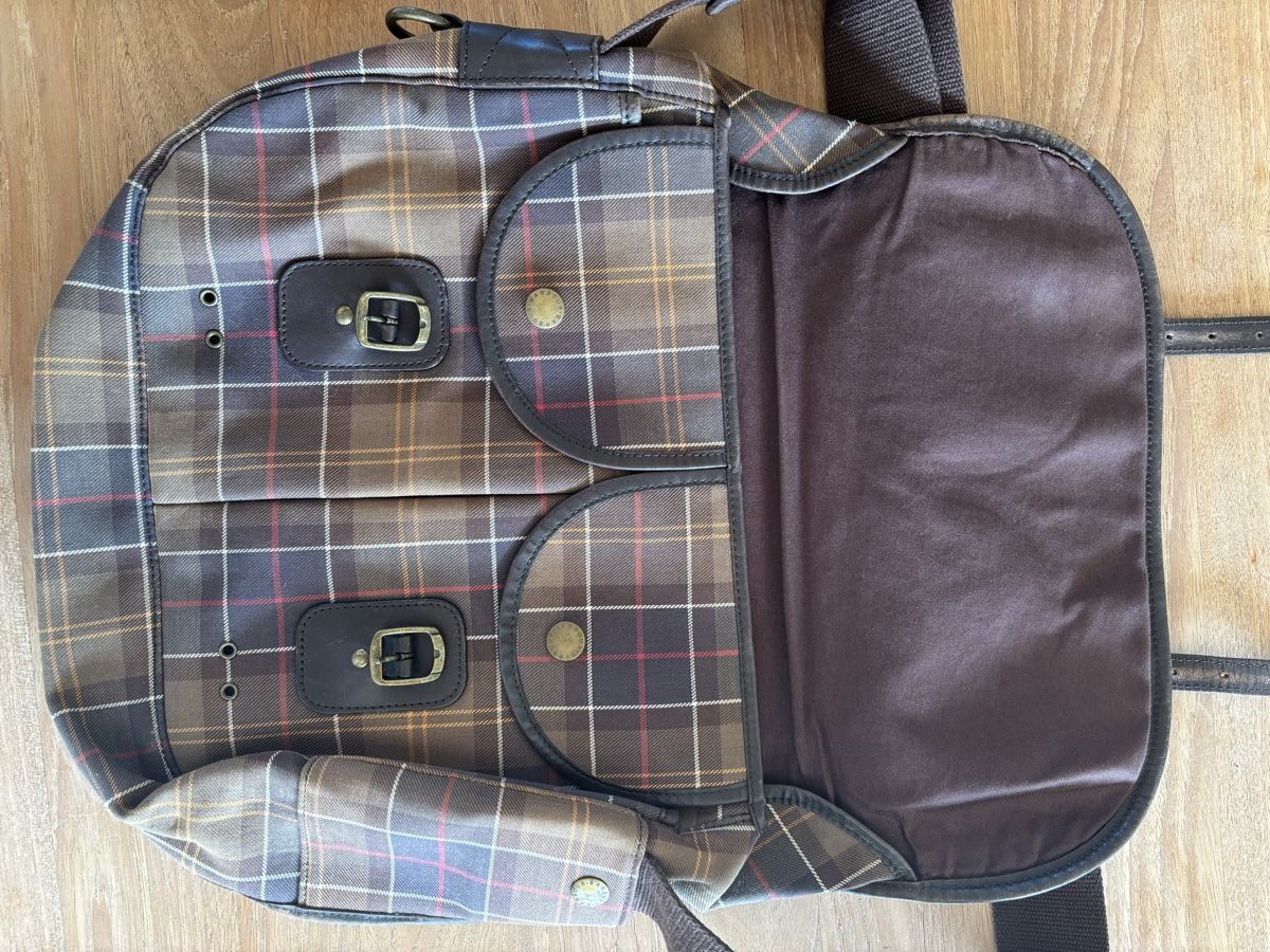 Barbour Borse: Barbour Segeltuch Umhängetasche – Usato da Biel-Benken BL venduto da frauvomfluss 1