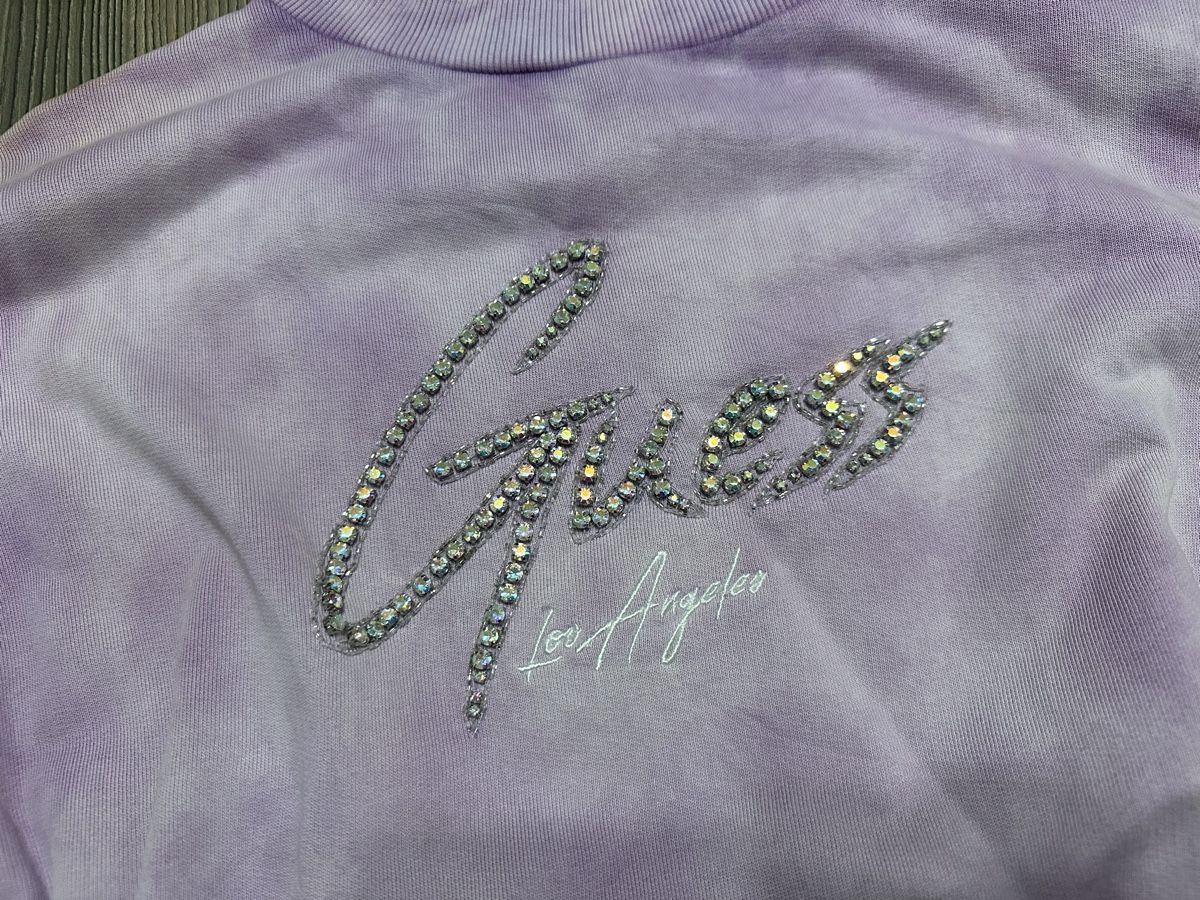 Guess Maglioni & Felpe: Guess Pullover Lila mit Strass, Gr. S - Neu! – Nuovo (secondo la descrizione) da Schaanwald venduto da ael248 1