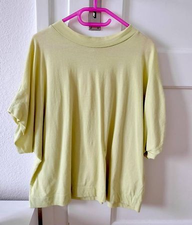 gelbes Shirt