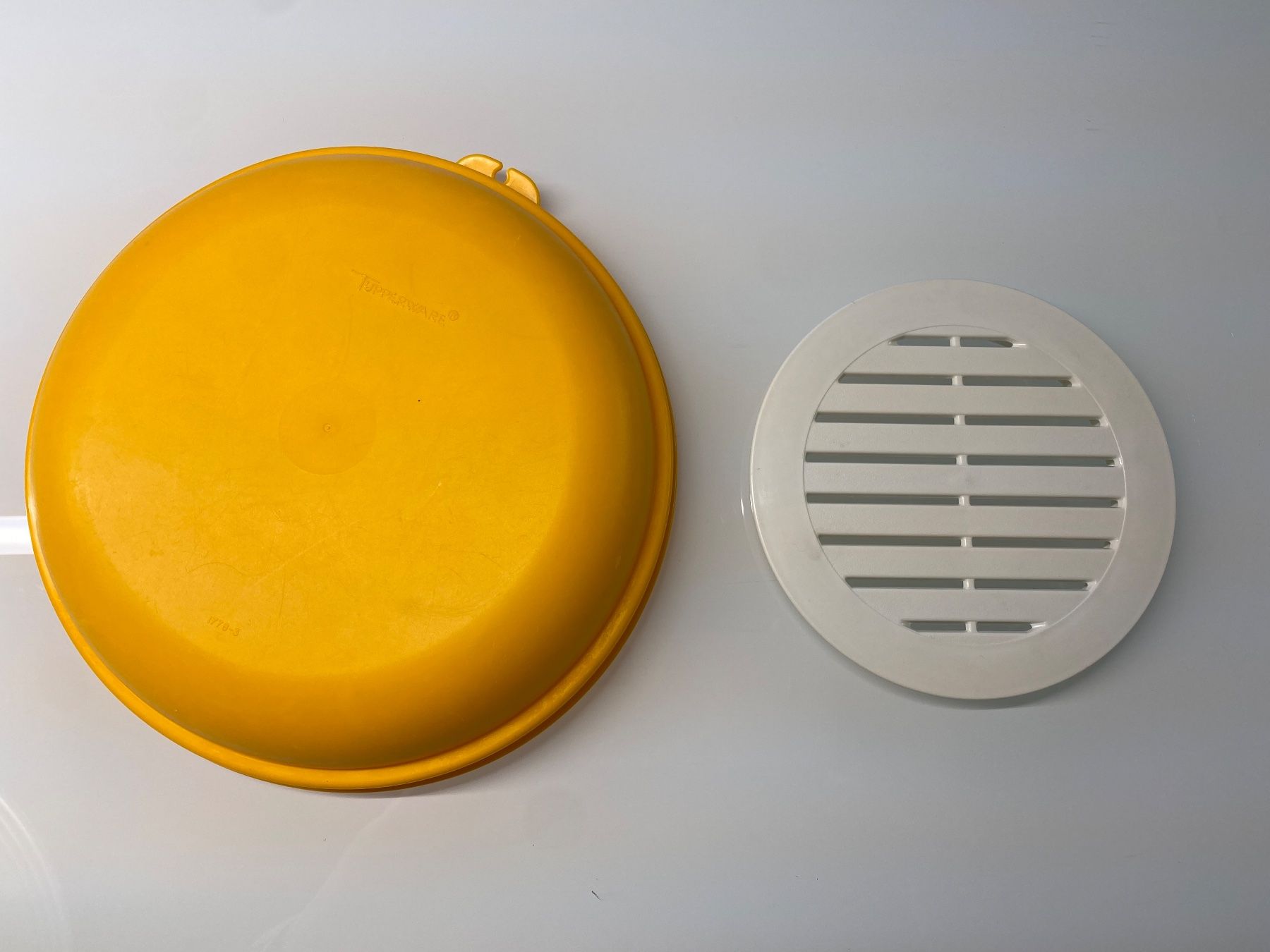 Tupperware Contenitori & Simili: Tupperware Deckel mit Sieb gelb/grün – Usato da Hünibach venduto da nadalila