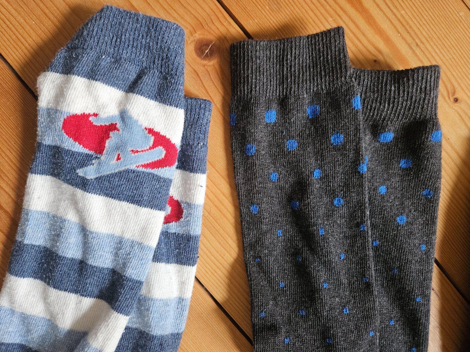 Chaussettes enfants: 4 Kinder Kniesocken, ca ab 32 – D'occasion à Rifferswil par fle_5nqr 2