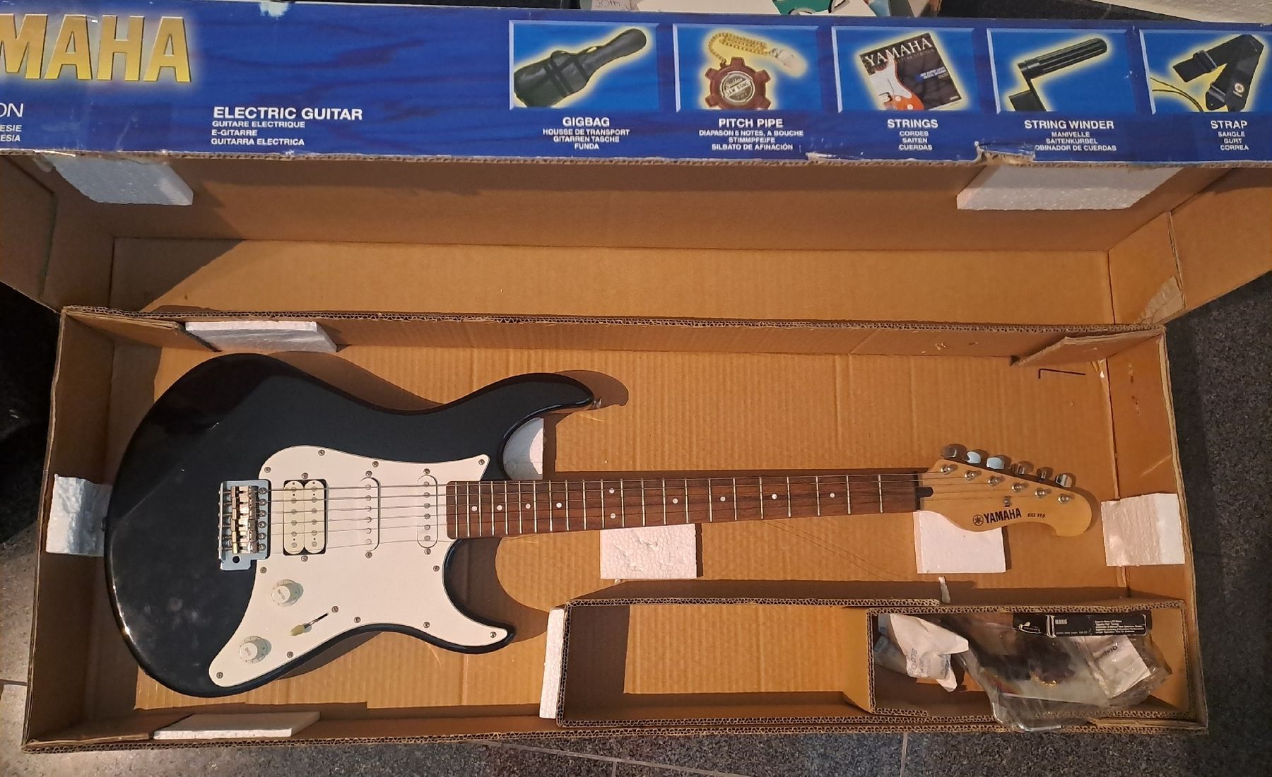 Yamaha Instruments de musique: Yamaha E-Gitarre, mit Marshall Verstärker – D'occasion à Siebnen par danlas21