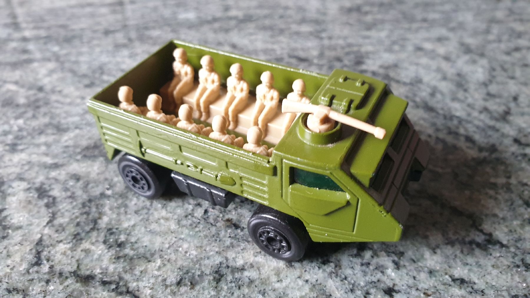 Matchbox Modellini d'auto: MATCHBOX LESNEY 1976 ARMEE PERSONEN-TRANSPORTER – Nuovo (secondo la descrizione) da Wengi b. Büren venduto da Ot1000