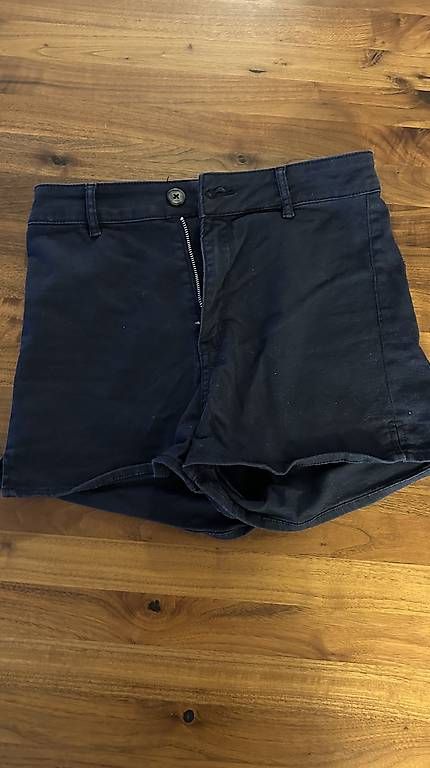 Hosen: farbiges Hotpants-Paket – Gebraucht aus Emmenbrücke von fabiennejohn 2