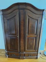 Attraktiver antiker Kleiderschrank Holz dunkel guter Zustand