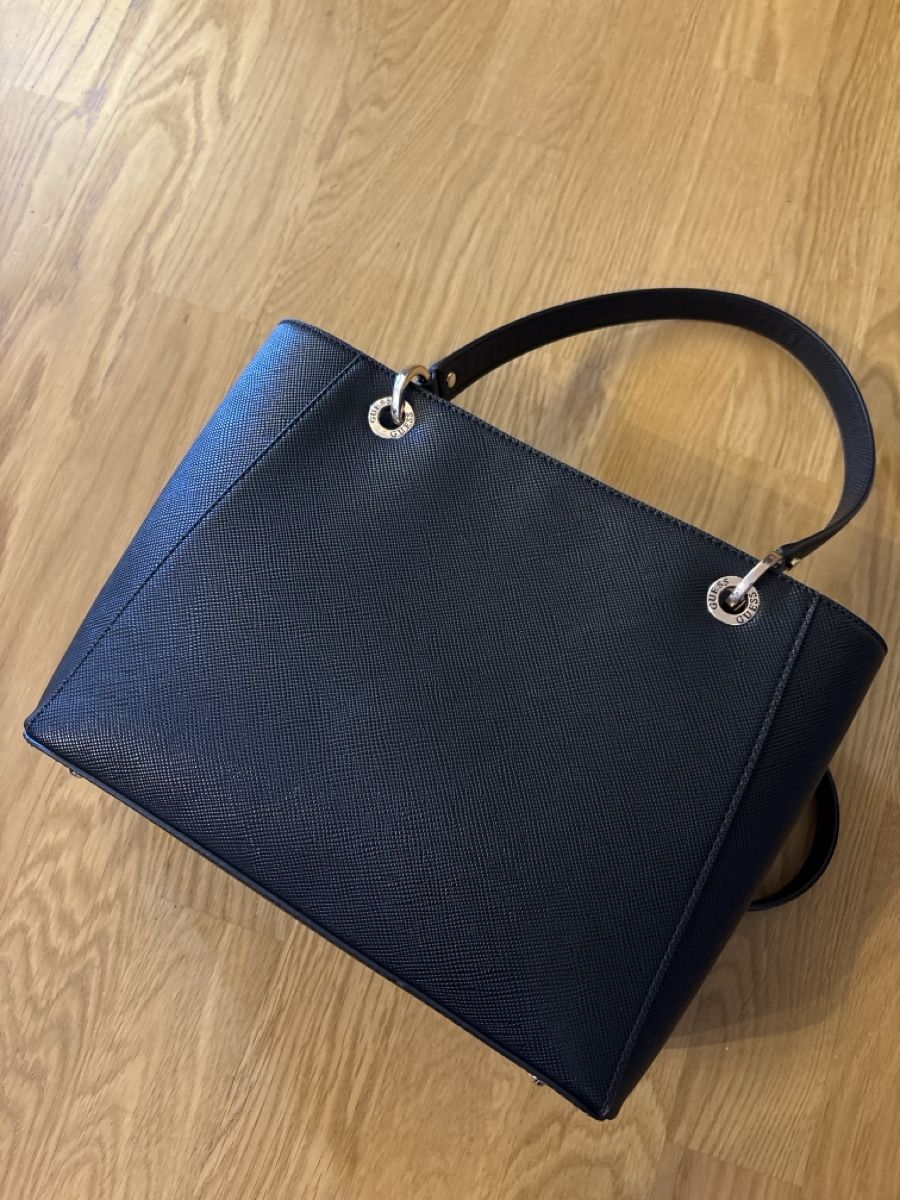 Guess Borse da donna: Guess Handtasche schwarz  – Usato da Rünenberg venduto da ZwergLi100 4