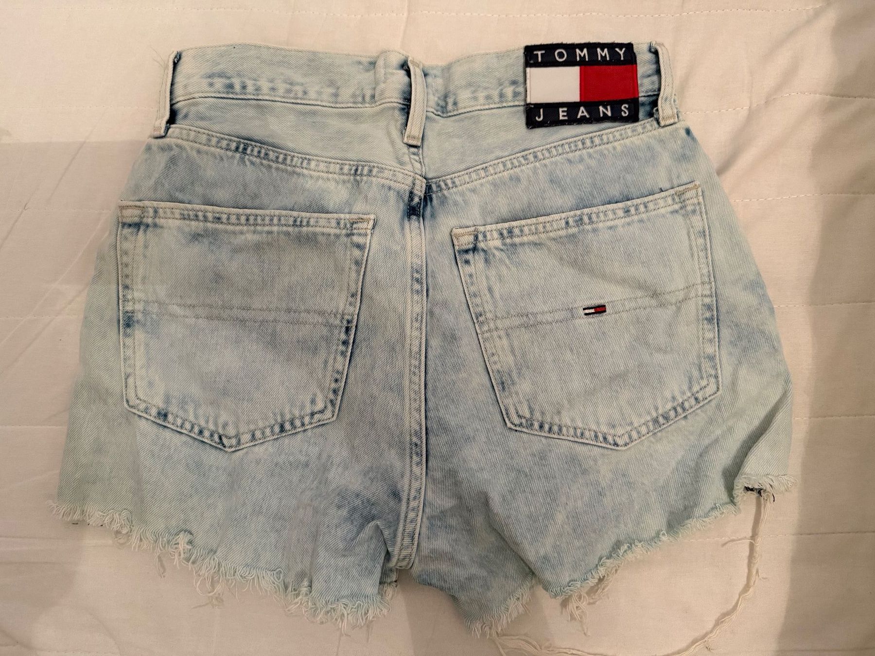 Tommy Hilfiger Jeans: Tommy Jeans Shorts – Usato da Eschenbach LU venduto da Tatzi1 1