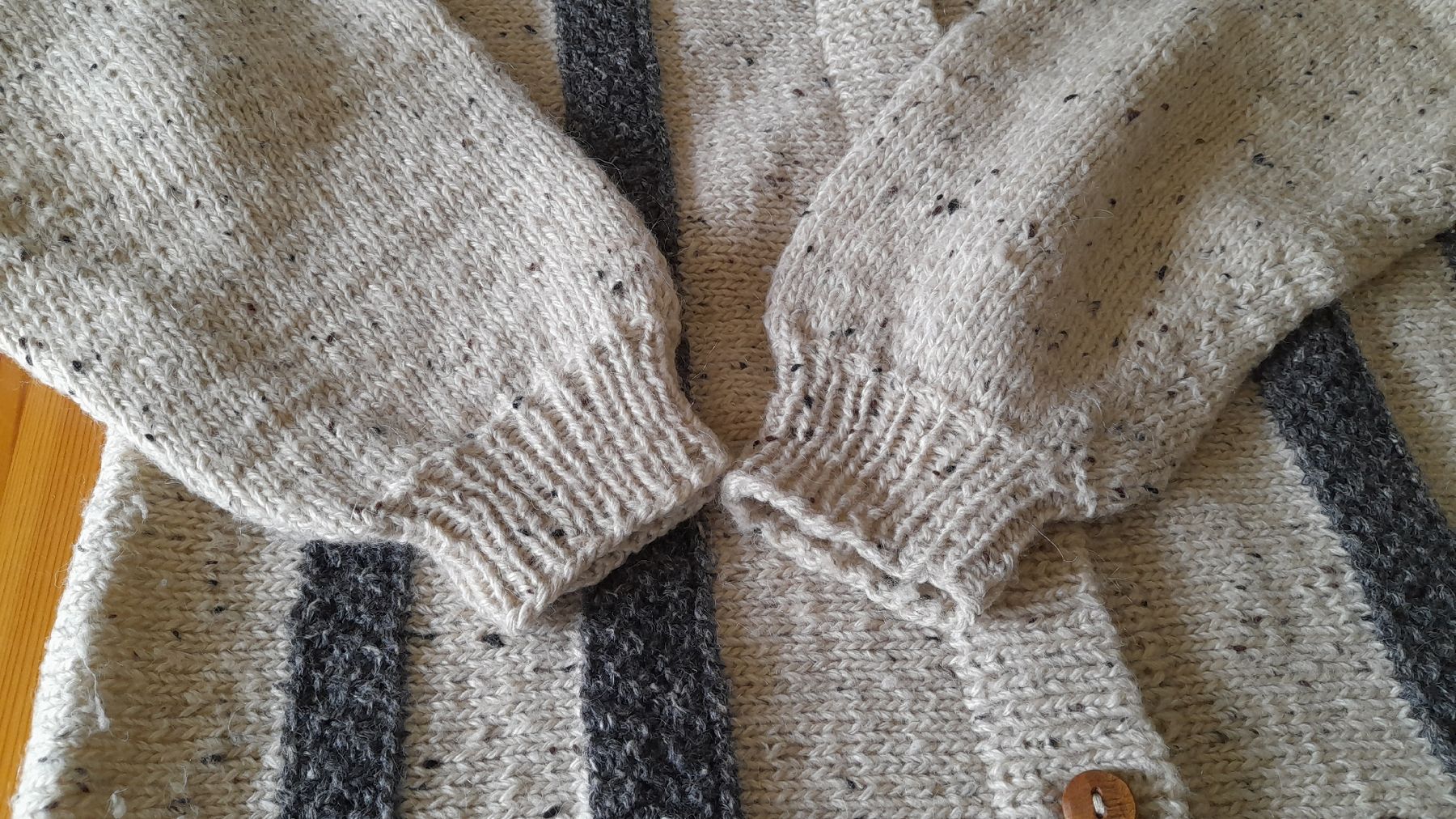 Giacche: Handgestrickte Jacke Gr. 46-48 – Usato da Nesslau venduto da Churfirsten08 3