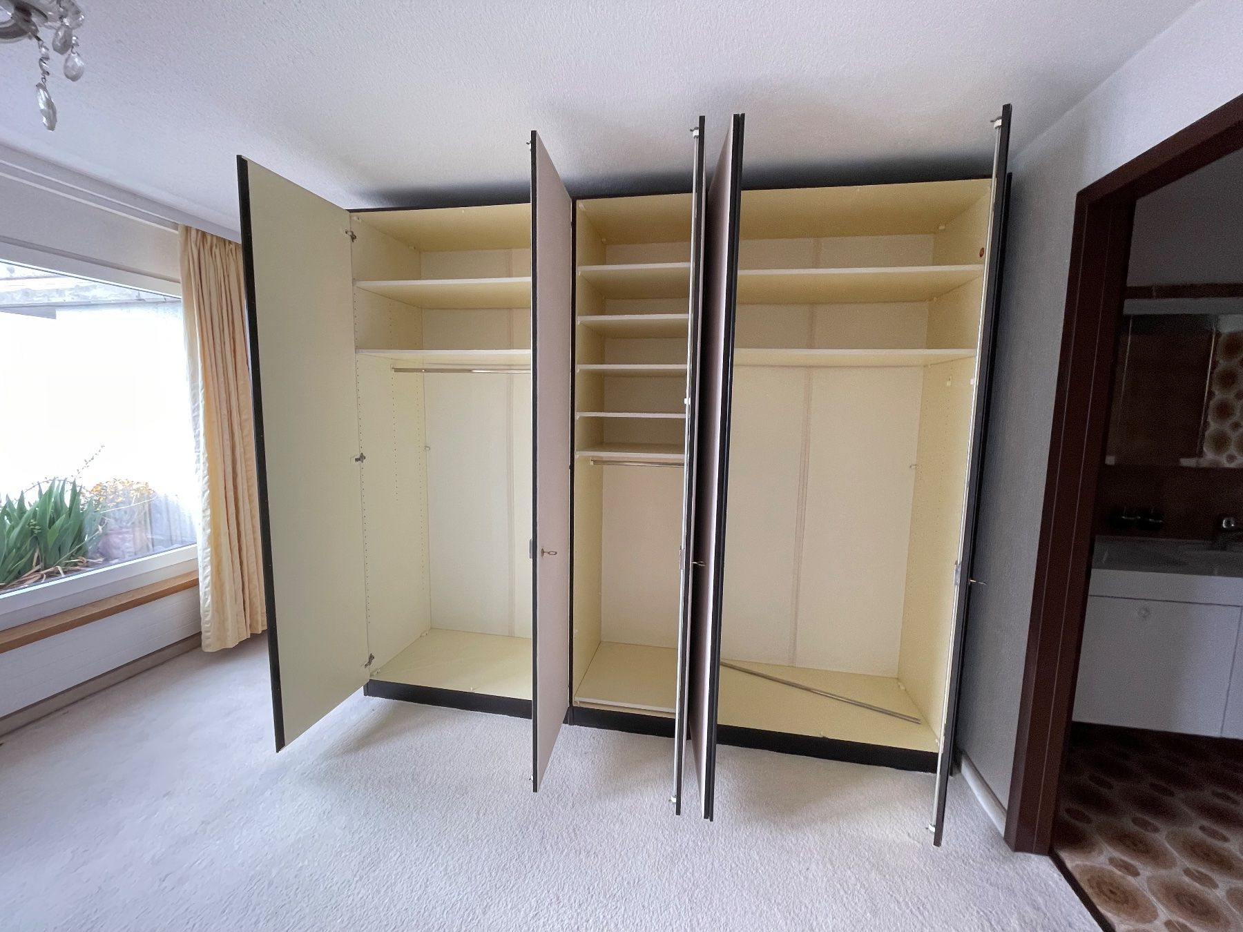 Armoires: Kleiderschrank – D'occasion à Wetzikon ZH par chaschteler 1