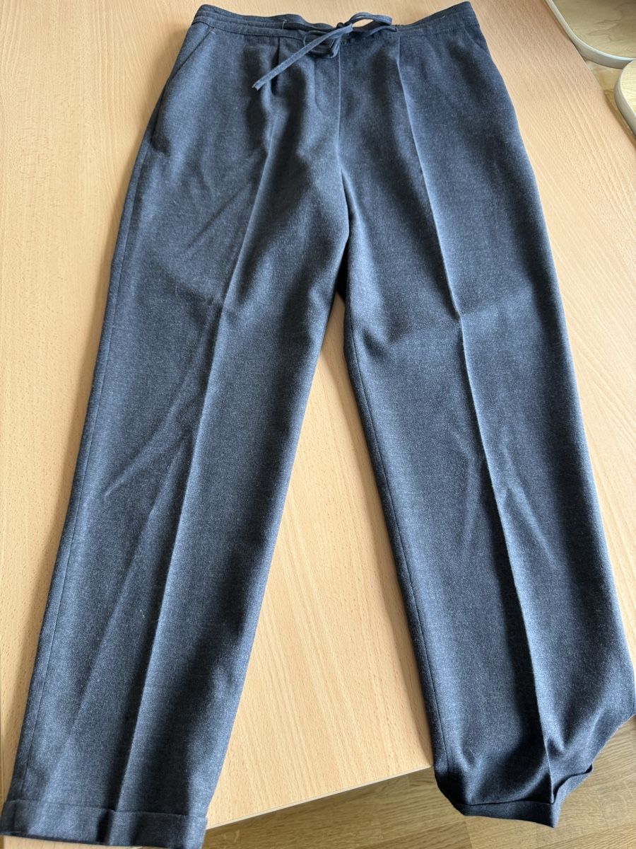 Calvin Klein Pantaloni: Pantalon Calvin Klein gris, taille 40 – Nuovo (secondo la descrizione) da Morges venduto da sandy069 2