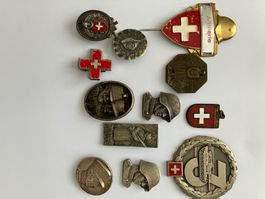 Konvolut Schweizer Militaria Abzeichen Orden Pins