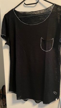 Sommer Kurzarmshirt, schwarz mit silbernen Nähten