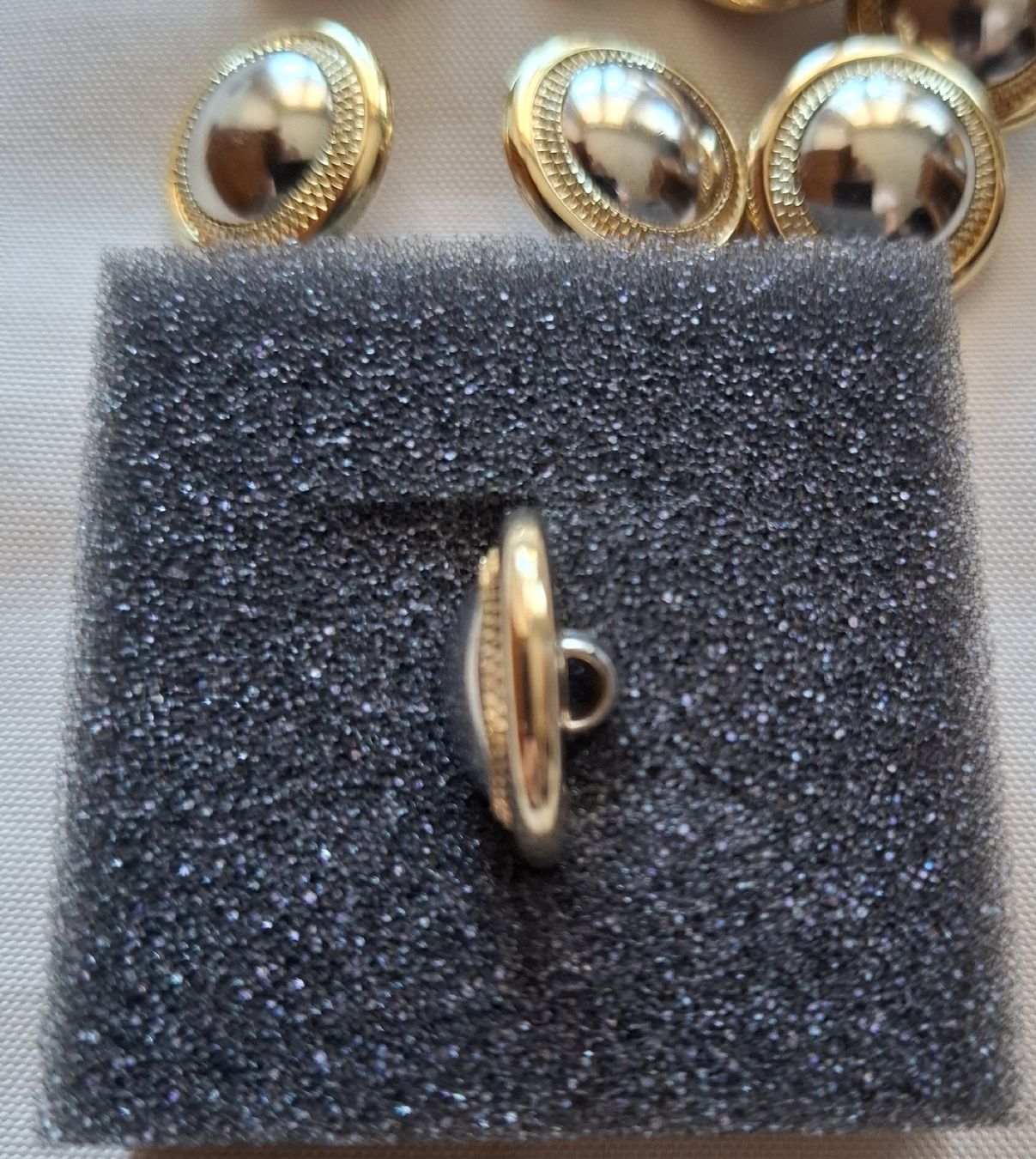 Bottoni: 12 goldfarbene Knöpfe, 20 mm. – Usato da Dietikon venduto da Hirschkopf 4