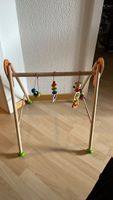 Holz-Spielbogen mit Spielzeug für Babys
