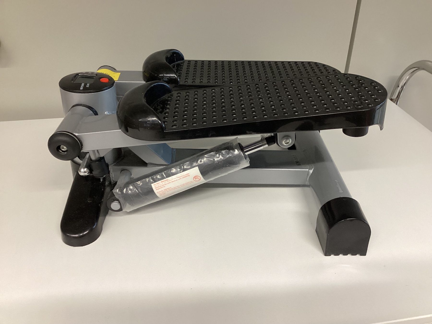 Hometrainer: Fitness Mini-Stepper mit Display -Wiitergäh – Nuovo (secondo la descrizione) da Zug venduto da GGZatWork 2