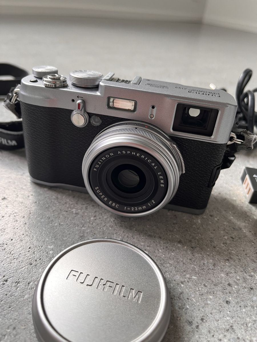 Fujifilm Appareil photo: Fujifilm X100 Digitalkamera  – D'occasion à Gross par manon_a