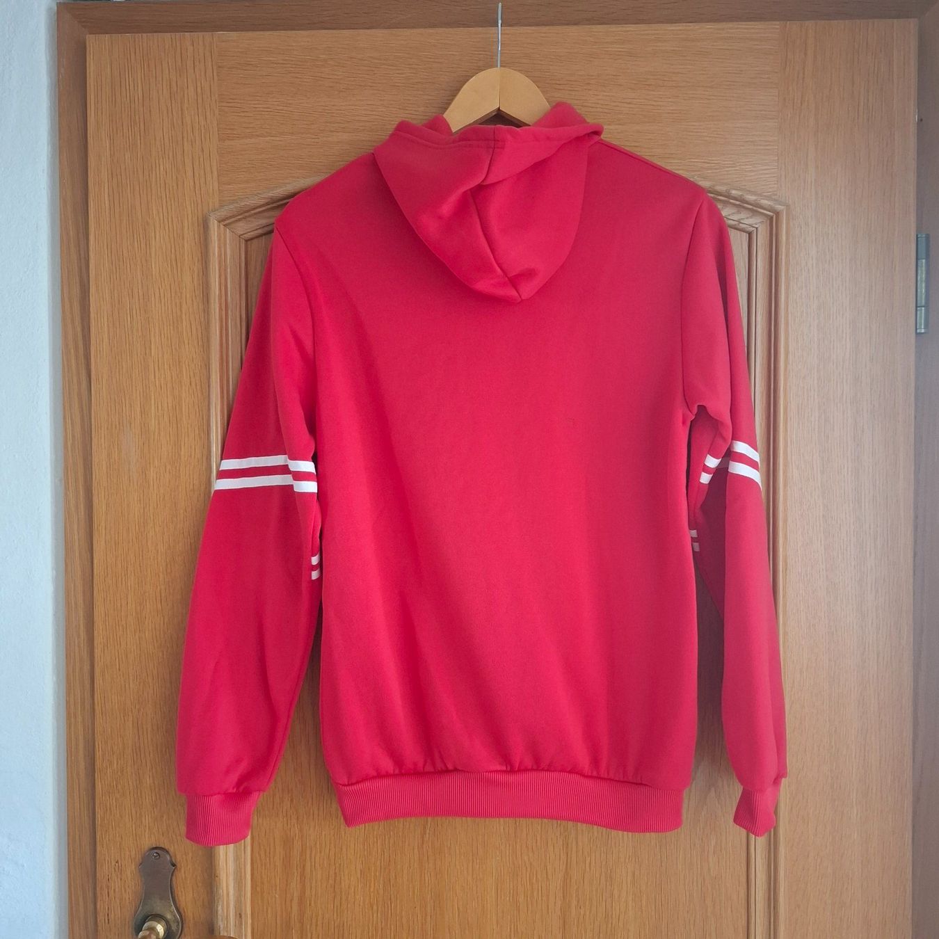 Pulls et sweat-shirts: Jungen Kapuzenpulli, rot, Gr. 170 – D'occasion à Sisseln AG par Tropea4334 1
