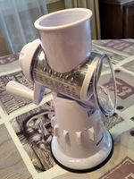 Gemüsehobel Sumo Slicer weiss mit drei Einsätzen gebraucht