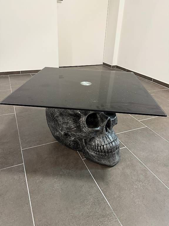 Tavoli: Totenkopf Tisch von Kare – Usato da Pfungen venduto da barcelonista1999