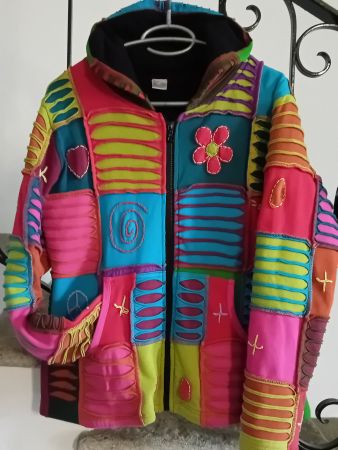 Kuschelige warme bunte Jacke aus Nepal