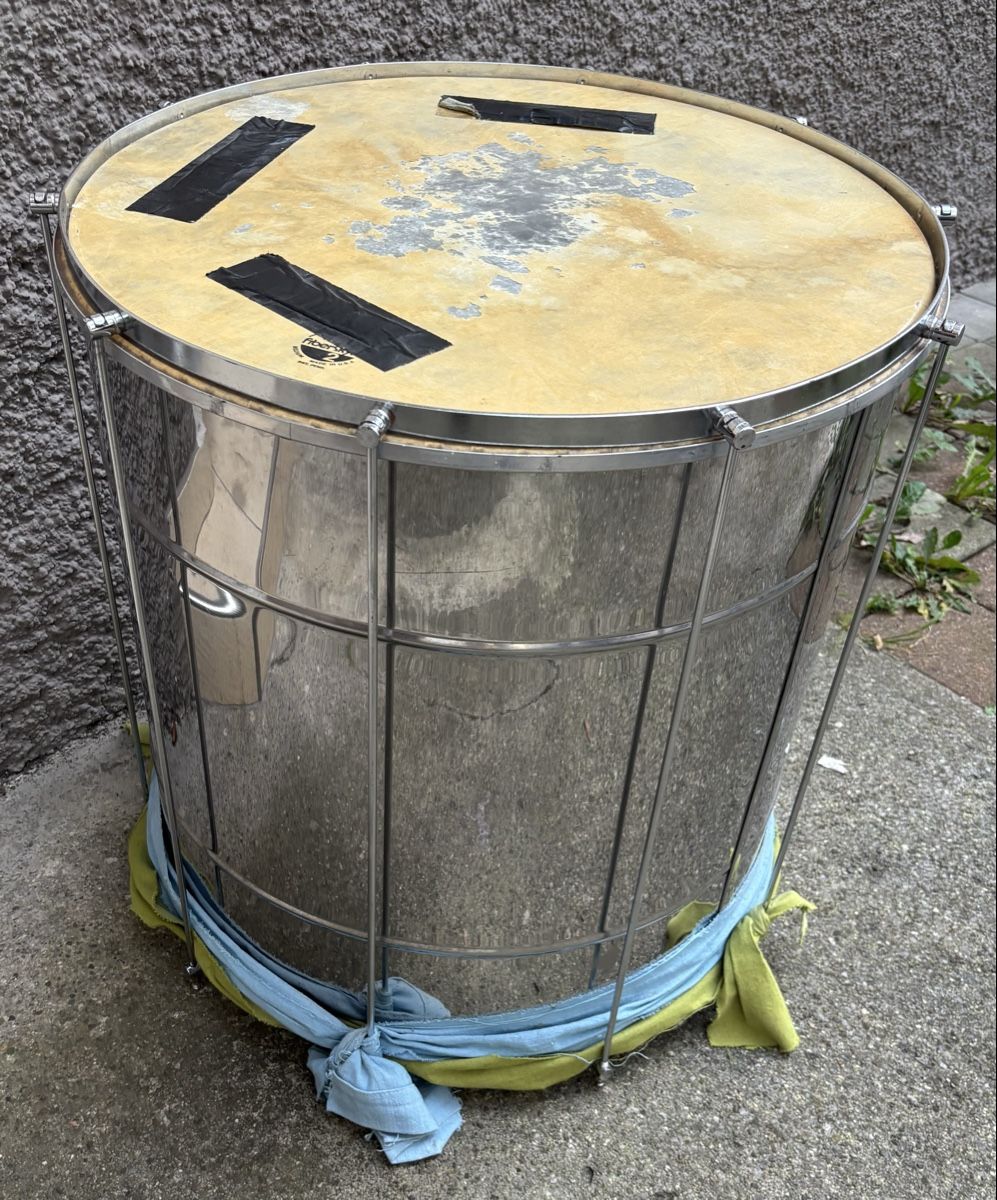 Strumenti musicali: Grosses Surdo, Metall – Usato da St. Gallen venduto da Banche 1