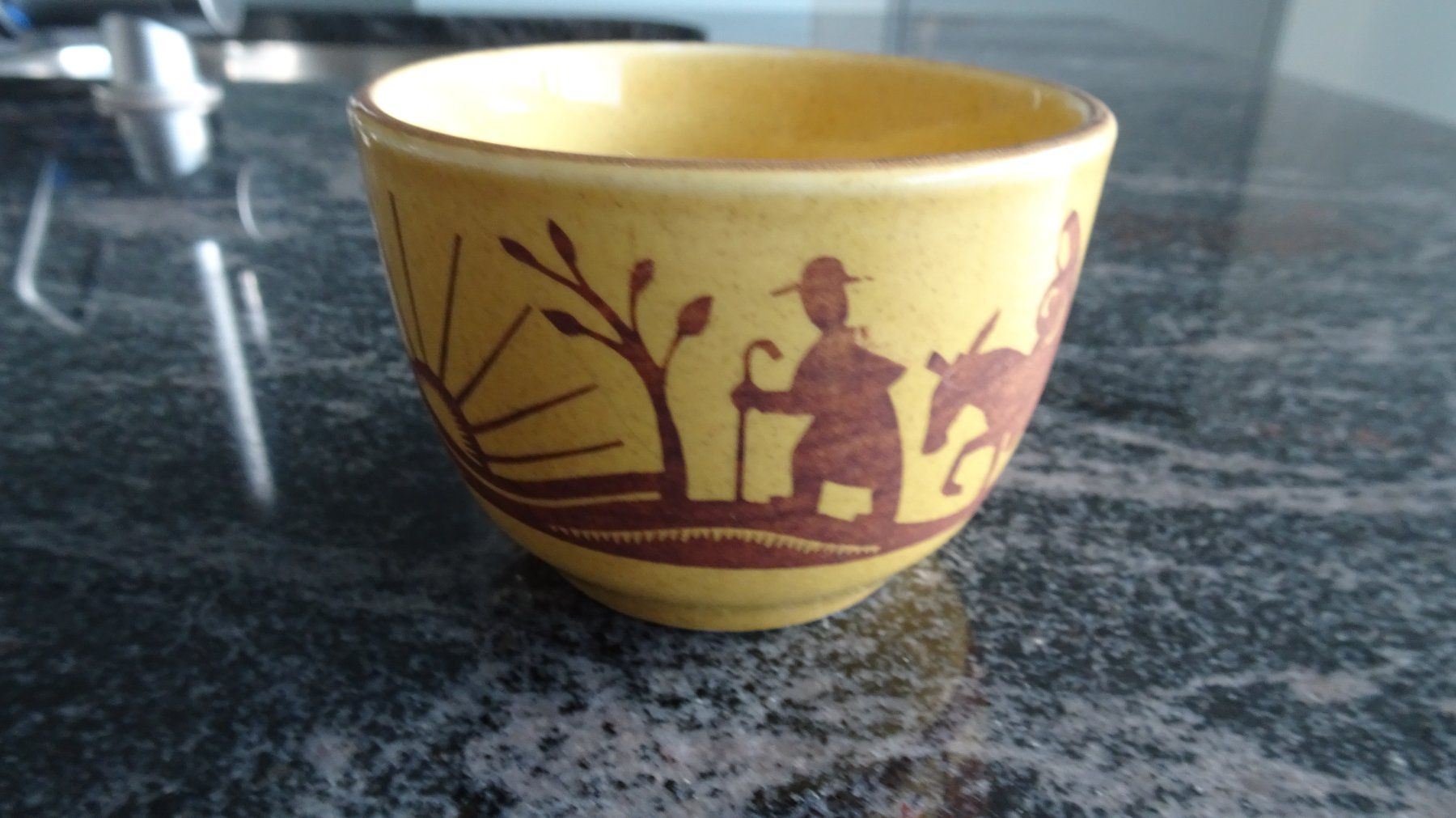 Rössler Tazze: RÖSSLER HELLBRAUNE TASSE MIT WEIHNACHTSBILD Dessignklassiker – Usato da Zürich venduto da Roulet 1