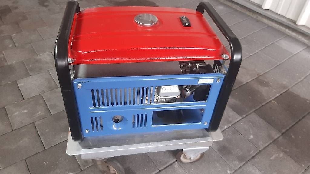 Generatori di corrente: Stromgenerator SDMO Genesis 3000  Service mit Wagen – Usato da Rothenthurm venduto da DS12A 1