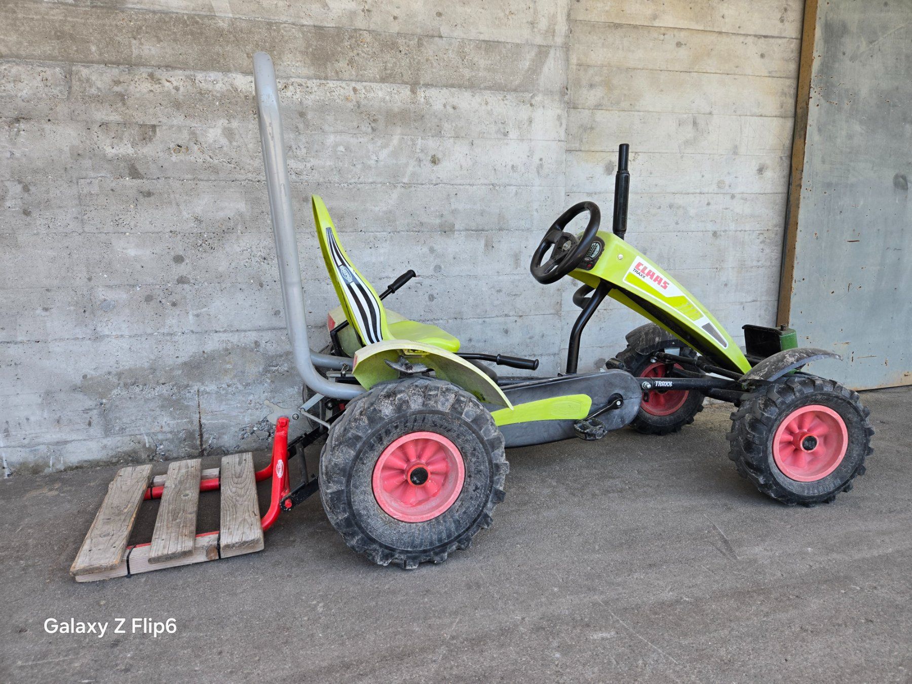 Veicoli per bambini: Berg Traktor mit diversem Zubehör – Usato da Weesen venduto da Lenco1 4