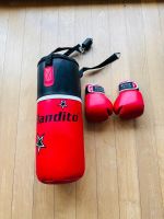 Boxsack mit Boxhandschuhen