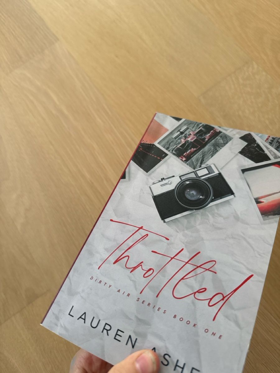 Bücher: Throttled by Lauren Asher – Gebraucht aus Eglisau von sammysells_2026 1