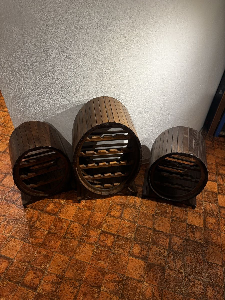 Scaffali: Rustikale Fass-Weinregale aus Holz – Usato da Lohn-Ammannsegg venduto da Eichenbuz 3