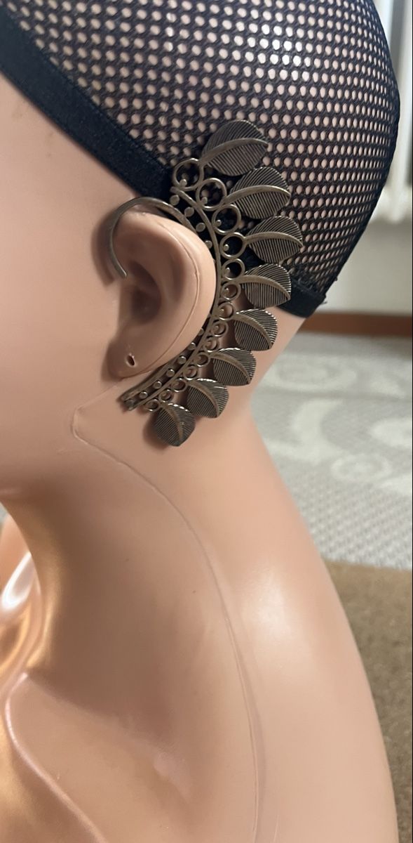 Ohrringe & -stecker: Boho Ear Cuff Ohrschmuck Blatt silberfarben – Gebraucht aus Zuchwil von MLV92