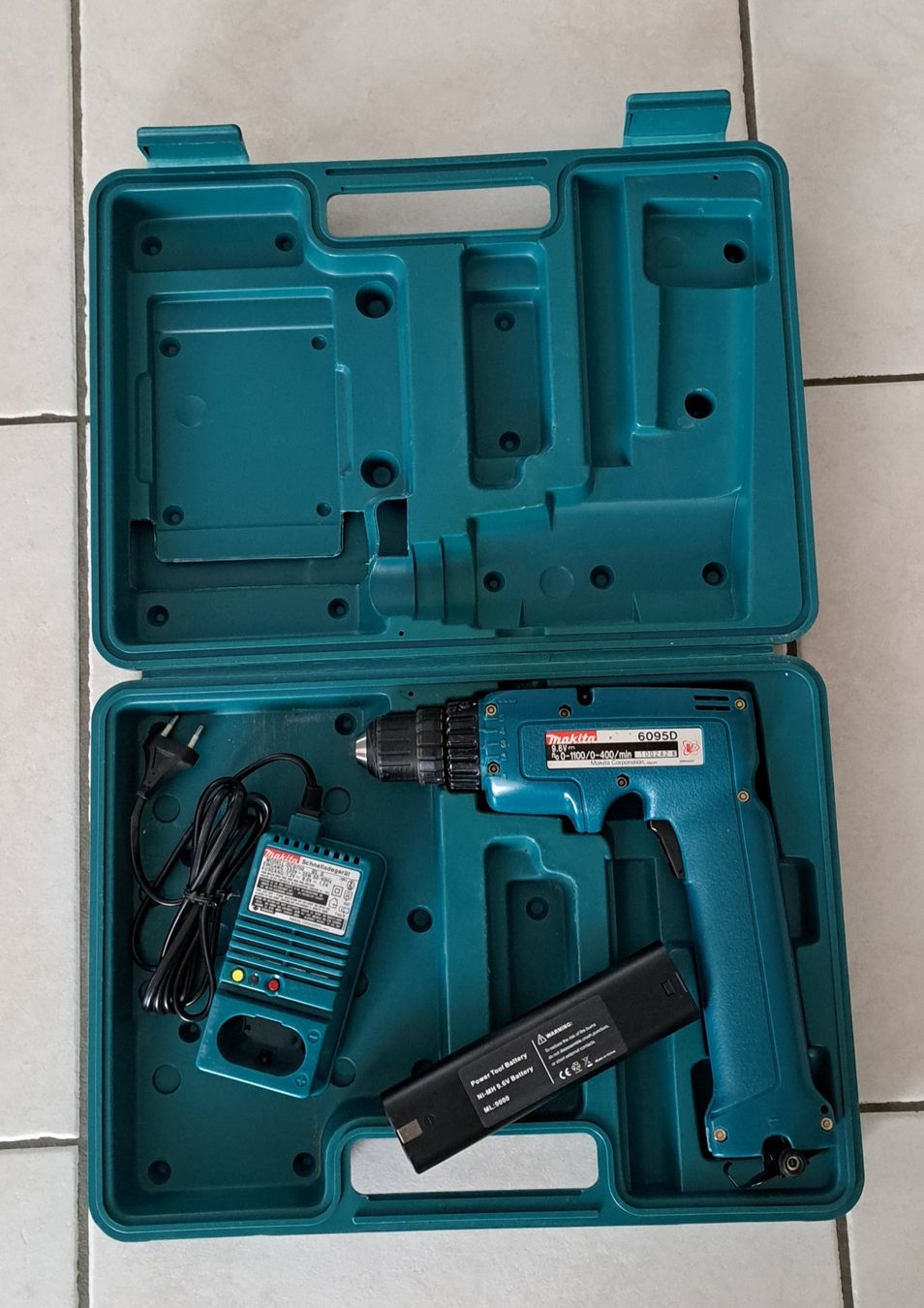 Makita Tutti gli attrezzi: ***** Perceuse-visseuse Makita – Usato da Villaz-St-Pierre venduto da Ubid 1