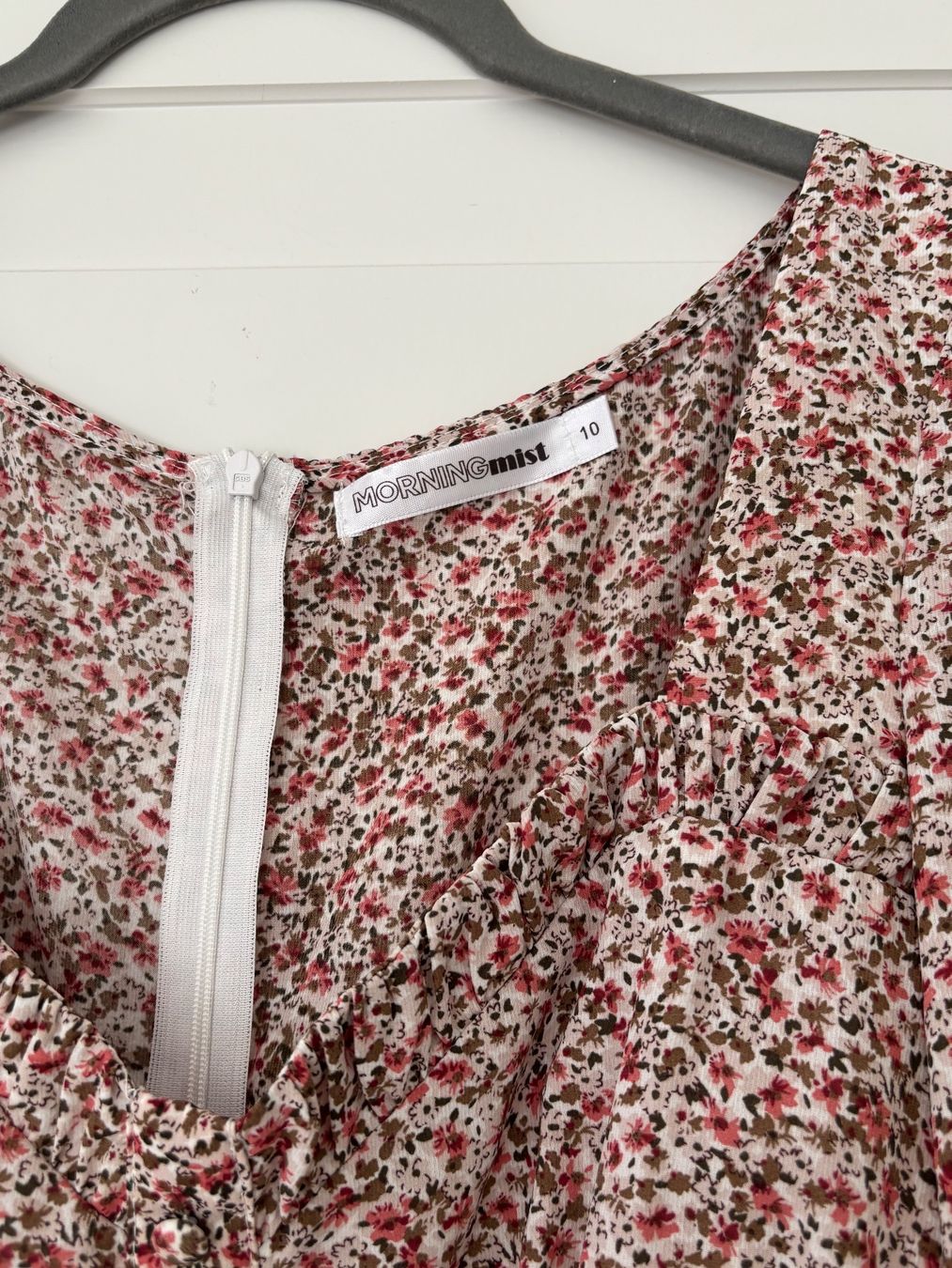 Robes: Mini Kleid mit Puffärmeln – D'occasion à Zürich par Flo021000 2