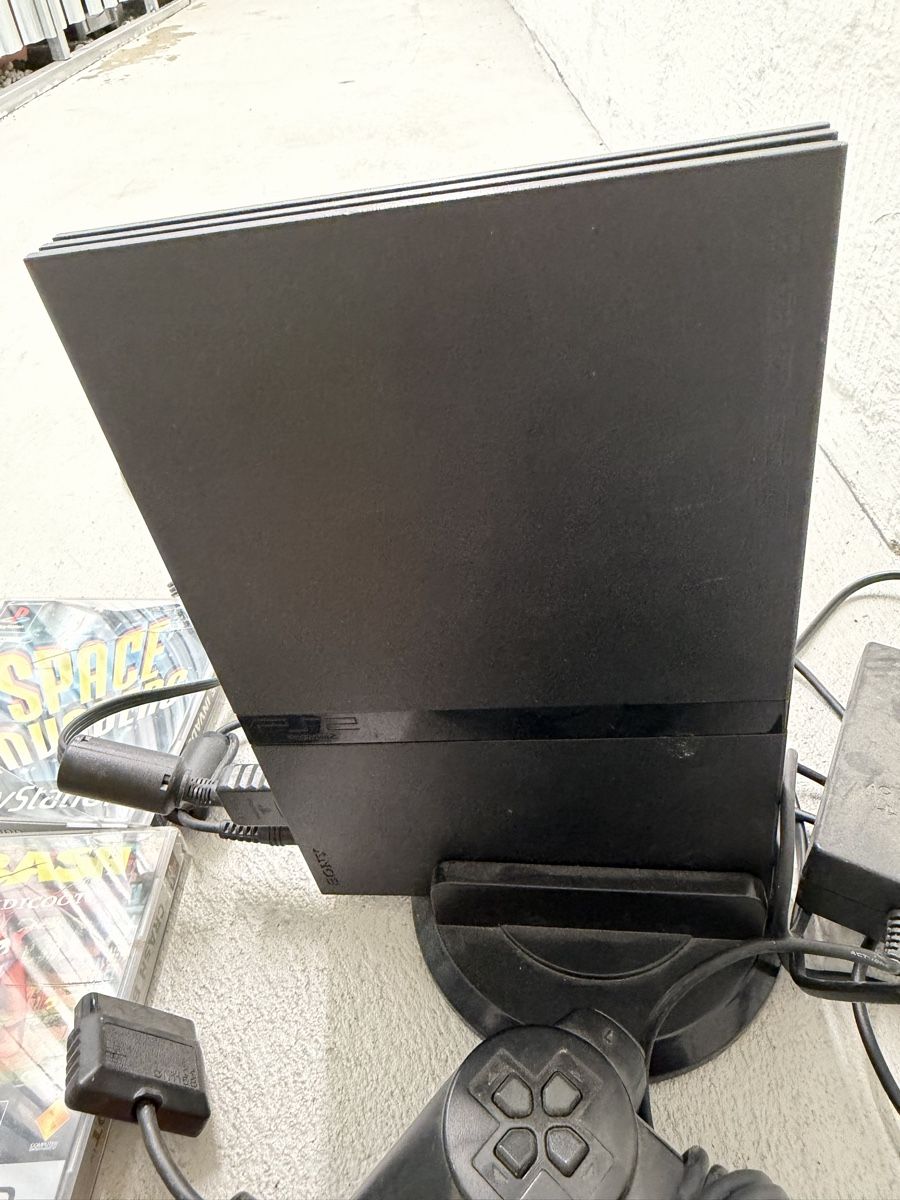 Sony Console: Sony PlayStation 2 Konsole Slim mit Buzz Controller Set – Usato da Zürich venduto da Privat_13 7