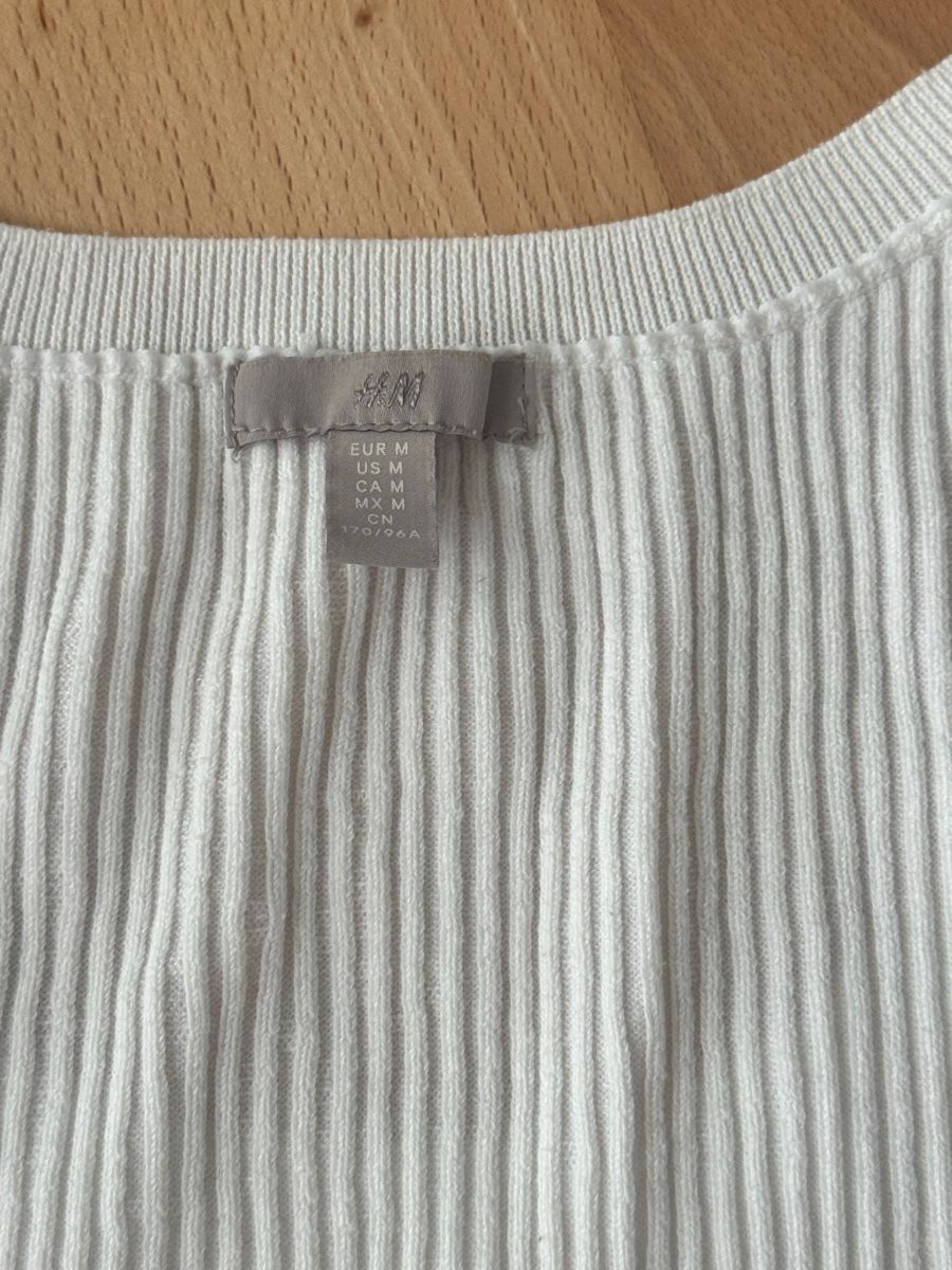 H&M Top: H&M Ribbed Tank Top - White – Usato da Sattel venduto da Zlata1 1
