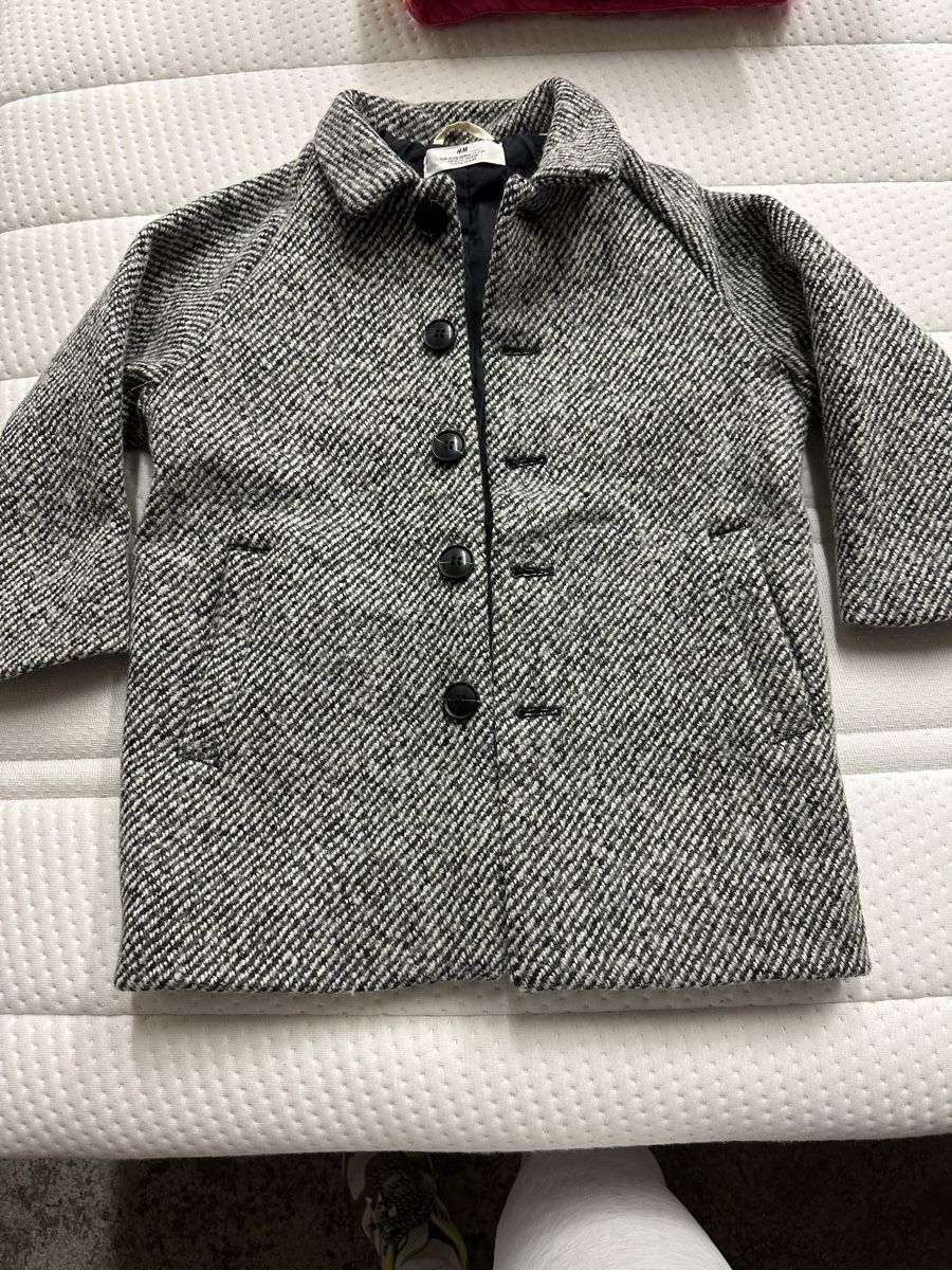 H&M Giacche & Cappotti: Mädchen H&M Winterjacke 110-116 – Usato da Sevelen venduto da Stopglobal.