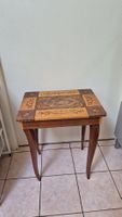 Table à ouvrage ancienne avec marqueterie 