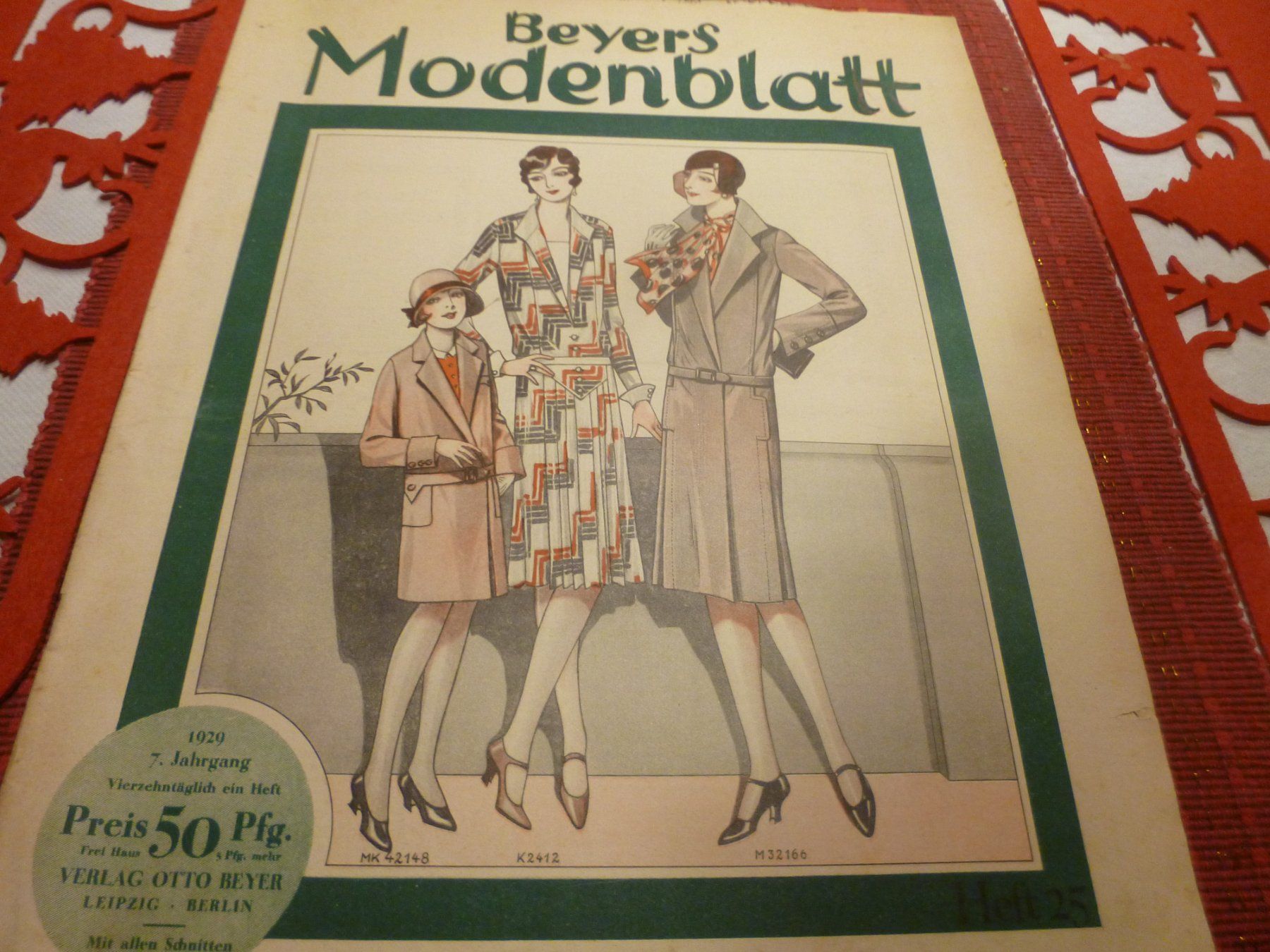 Schnittmuster: Modenschau  Schnittbogen 1929 Design Art De Co Schneider Mod – Gebraucht aus Luzern von leseratte24