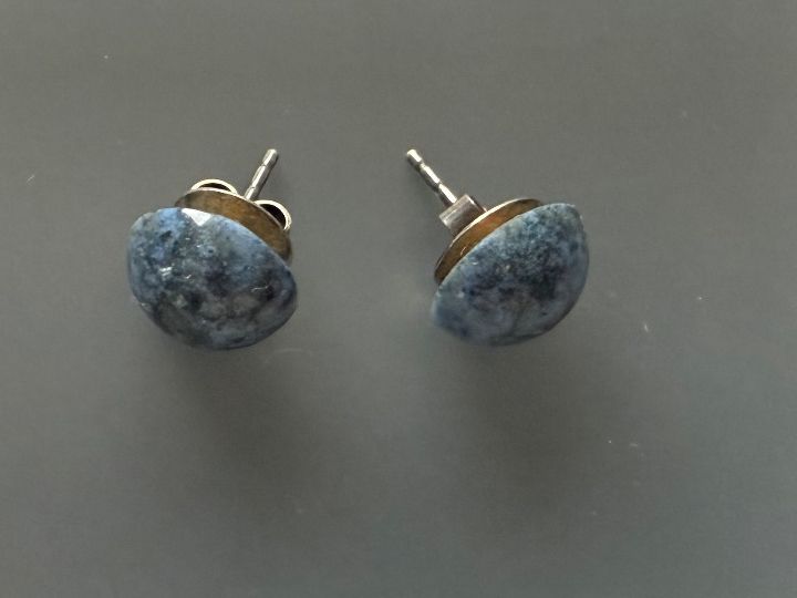 Orecchini pendenti & Orecchini a lobo: Blaue Ohrstecker aus Dumortierit, Silberfassung – Nuovo (secondo la descrizione) da Zollikon venduto da dorean 2