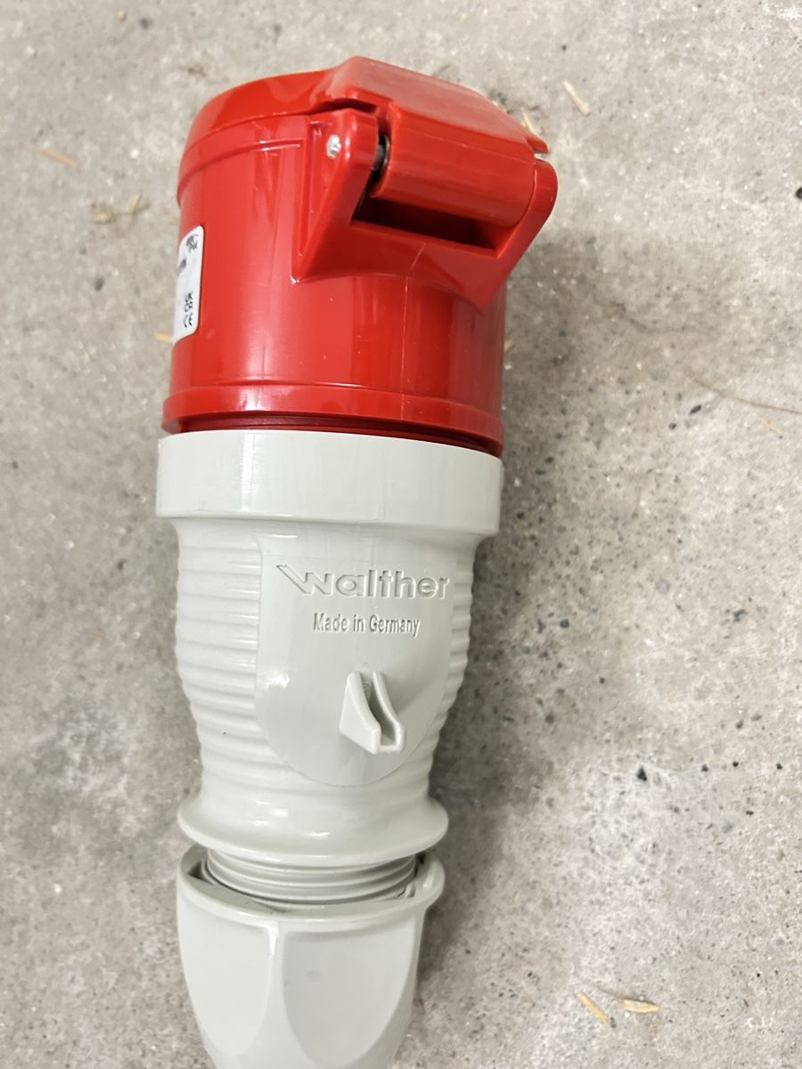Stecker: Kupplung 32A 6h – Gebraucht aus Visp von Dom87dom